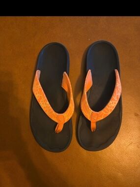 OluKai Kulapa Kai Women's Flip Flop Sandals Black Orange Thong Beach Size 7